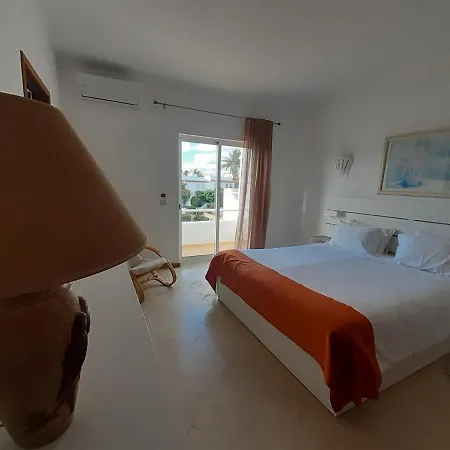 Apartment Vila Gaivota With Terrace In
